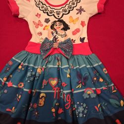 Size Small . Disney Encanto Mirabel Play Dress