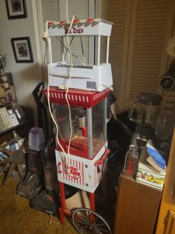 Popcorn and hotdogs maker
