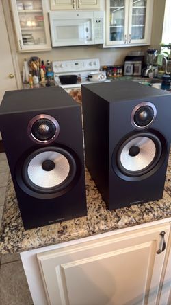 Bowers & Wilkins 606 S3 Bookshelf Speakers