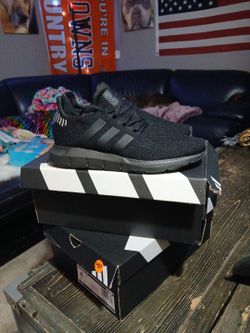 BRAND NEW ADIDAS SWIFT RUN S 8 MENS