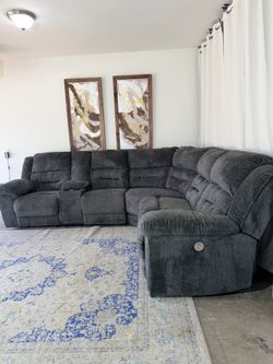 Electric sectional with 3 recliners 🛻Delivery Available 🛻