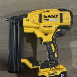 DEWALT 20v XR 18GA BRAD NAILER With 20v Max 5AH Battery