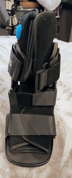New United Ortho Short Air Cam Walker Boot – Medium – Black
