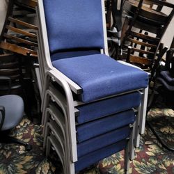 5 Stackable Chairs