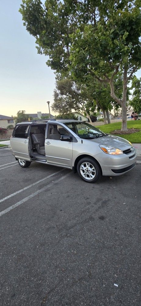 2004 Toyota Sienna