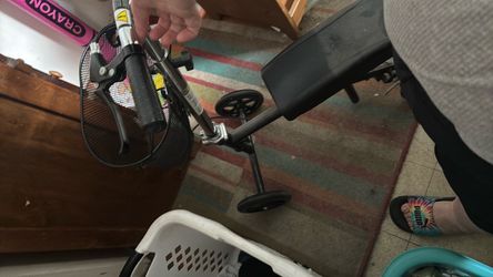 Knee scooter