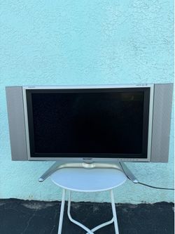 Vintage SHARP AQUOS 26” LCD HDTV HDMI Tested Retro Gaming TV