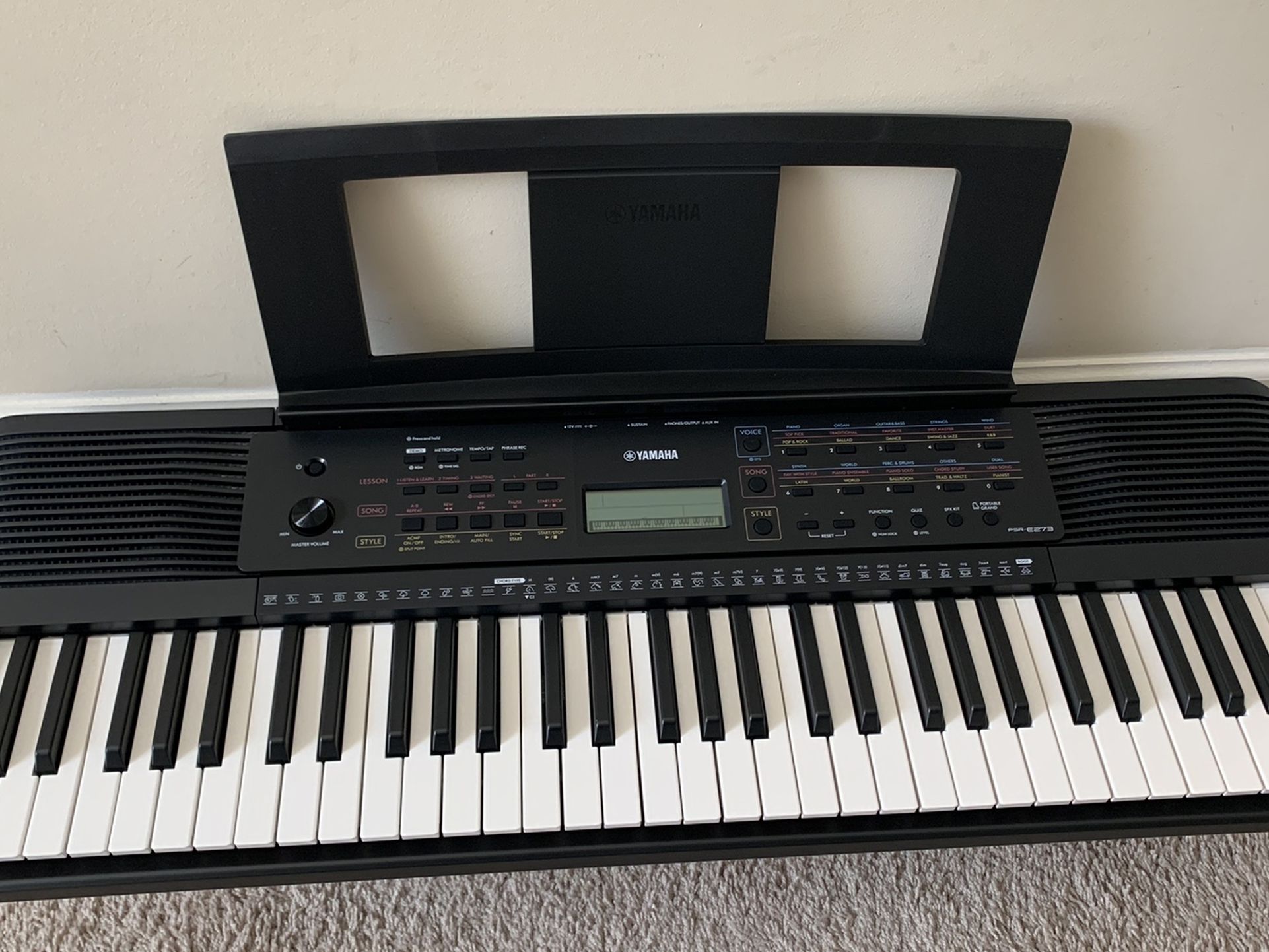 Yamaha, 61-Key PSR-E273 Portable Keyboard
