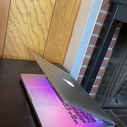 Apple MacBook Pro 13” I5/8GB/256GB SSD $140