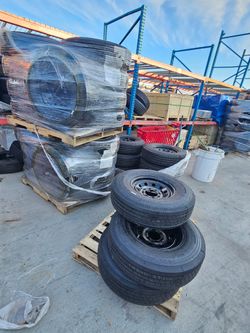 EACH FOR SALE TRAILER TIRE 225 75R15 6 LUGS RADIAL ESPECIAL FOR TRAILER ONLY FOR ANY QUESTION TEXT ME PLEASE SE HABLA ESPAÑOL THANKS