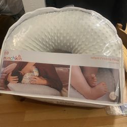 Munchkin breastfeeding pillow 