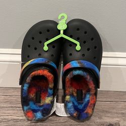 NEW Big Kids Lined Crocs. Black With Multi Color Lining. Size 6 Kids (J6). Older Kids Size.