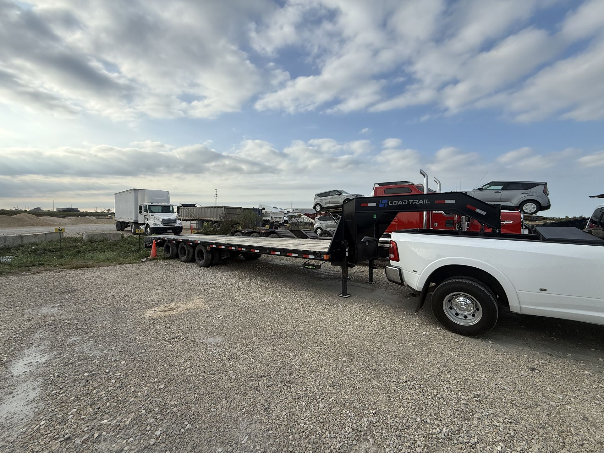 2025 Load Trail 30K GVWR 32’ Gooseneck Trailer