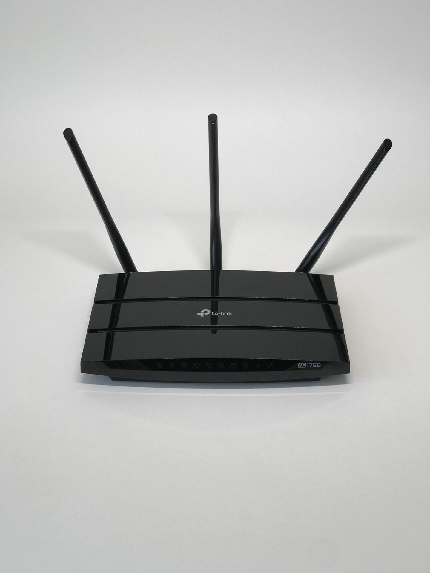 TP-LINK DUAL BAND INTERNET ROUTER ( 2.4ghz and 5 ghz )