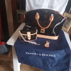 Dooney & Bourke Cross Body Bag