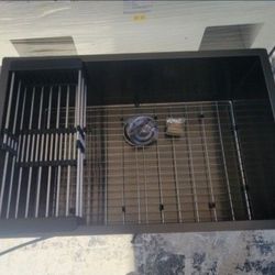 New AKDY 33x22x9 Undermount Black Stainless Steel. Has Small BlemishesI have other styles available. Look at my profile!