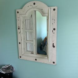 Unique Mirror