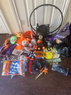 Se vende decoración para Halloween usada y nueva todo por $25
