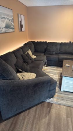 Sectional Couch with cuddler (Ashley furniture Eltmann)