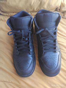 Air Jordan 1 Mid Triple Black Sneakers