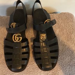 GUCCI RUBBER BUCKLE STRAP SANDAL