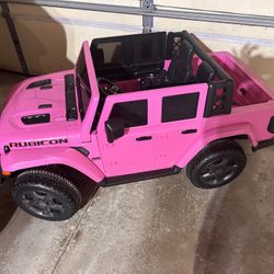 12 Volt Jeep Gladiator Rubicon Ride On Car