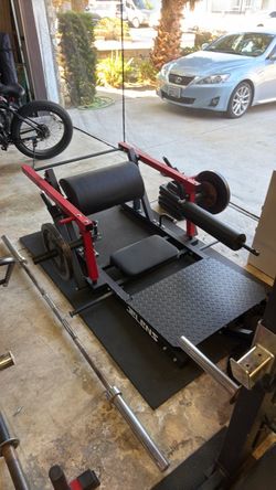 HIP THRUST MACHINE