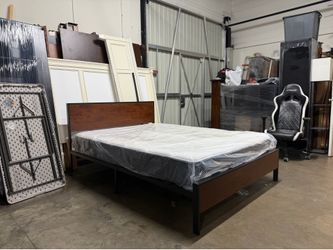 Queen bed $250
