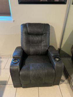 Electric recliner has usb charging port with arm storage