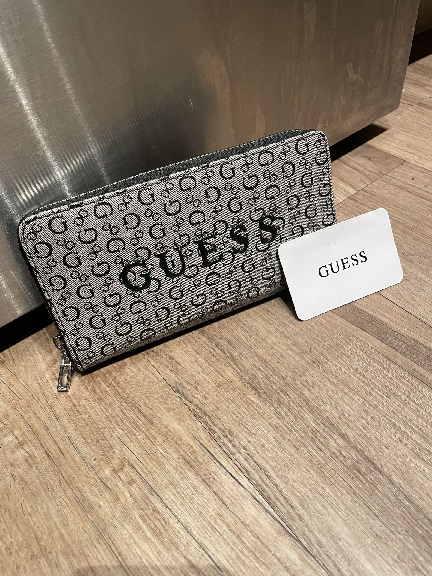 GUESS Wallet