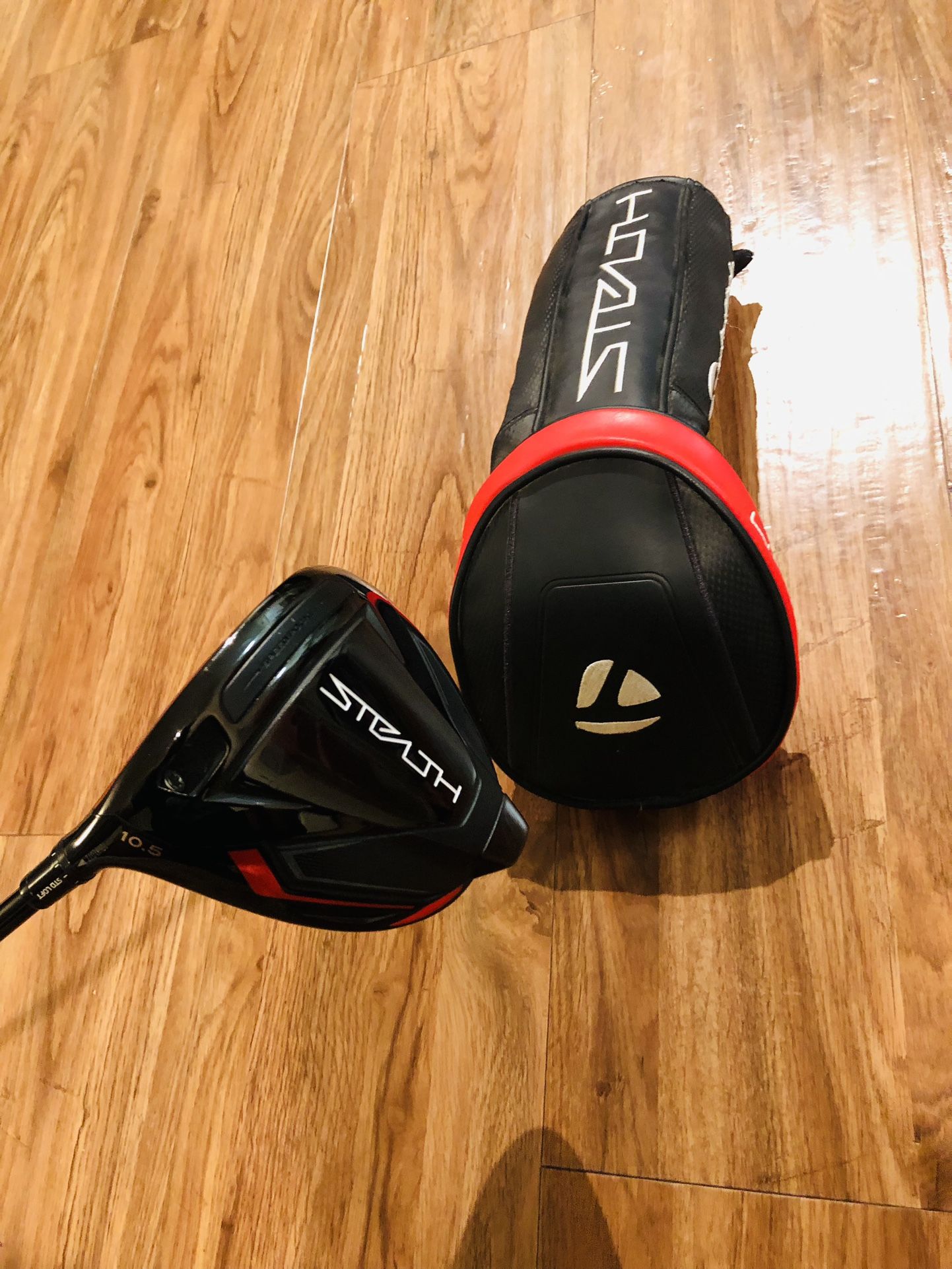 LH Taylormade Stealth Driver with Headcover. In mint New Condition
