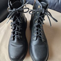 GUESS Ladie's/Women's Black Laced/Side Zippered Boots Size 11 M