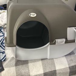 Omega Paw  Easy Litter Box. 