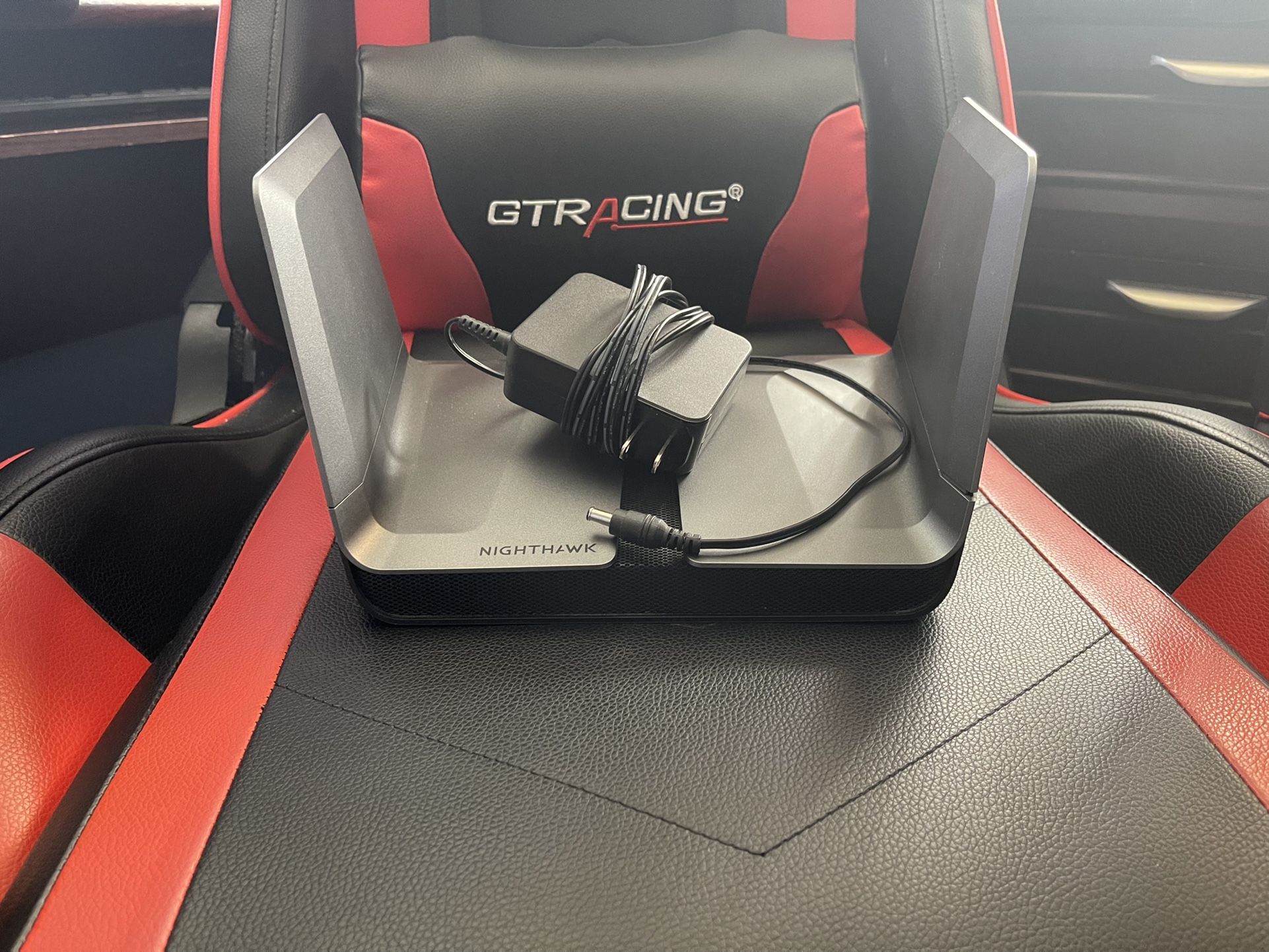 Nighthawk AX8 8-stream AX5700 Wi-Fi Router Model RAX75