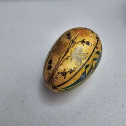 vintage Kashmiri hand-painted papier-mâché decorative egg,