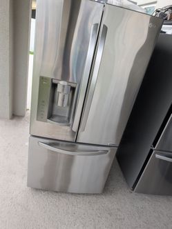 LG 33"Wide 3 doors 33" inches special size wide ancho ice maker&water Excellent working 👆🏻
