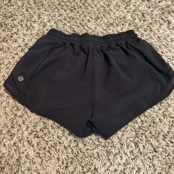Black Lululemon speed up shorts #athleisure #running