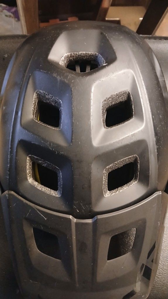 Close Trranova Bike Helmate Lrg