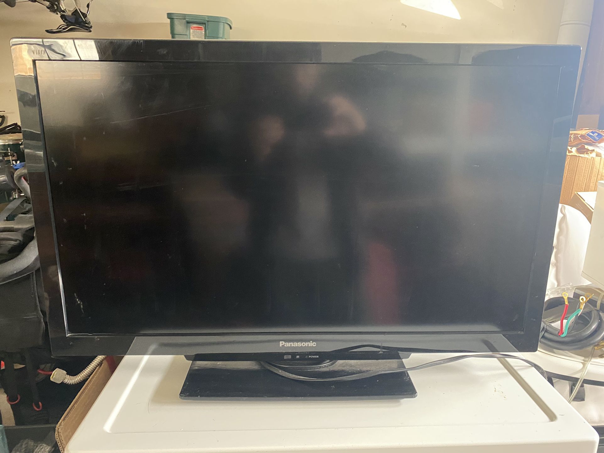 32 Inch Panasonic LCD TV