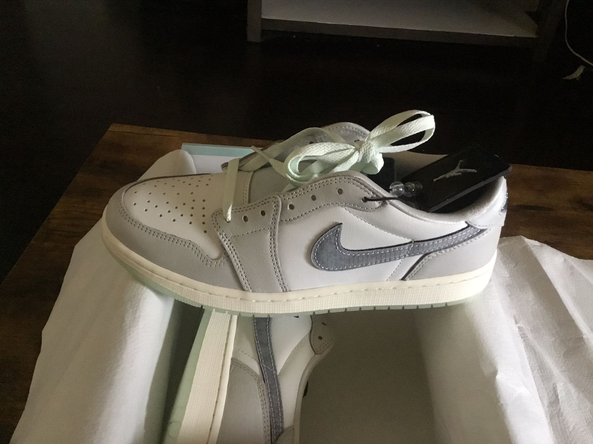 New Kid’s Air Jordan 1 Low Retro OG Size 7Y/8.5W