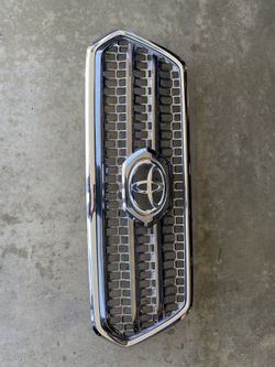 Toyota Tacoma Front Grille OEM used 2016-2019