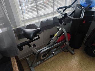 Sunny health fitness exercise bike - like new