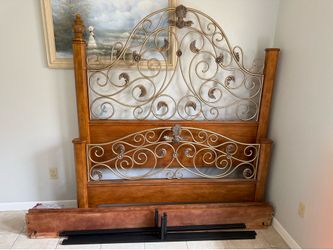 Queen head board, rails and footboard - no mattress and spring box boards