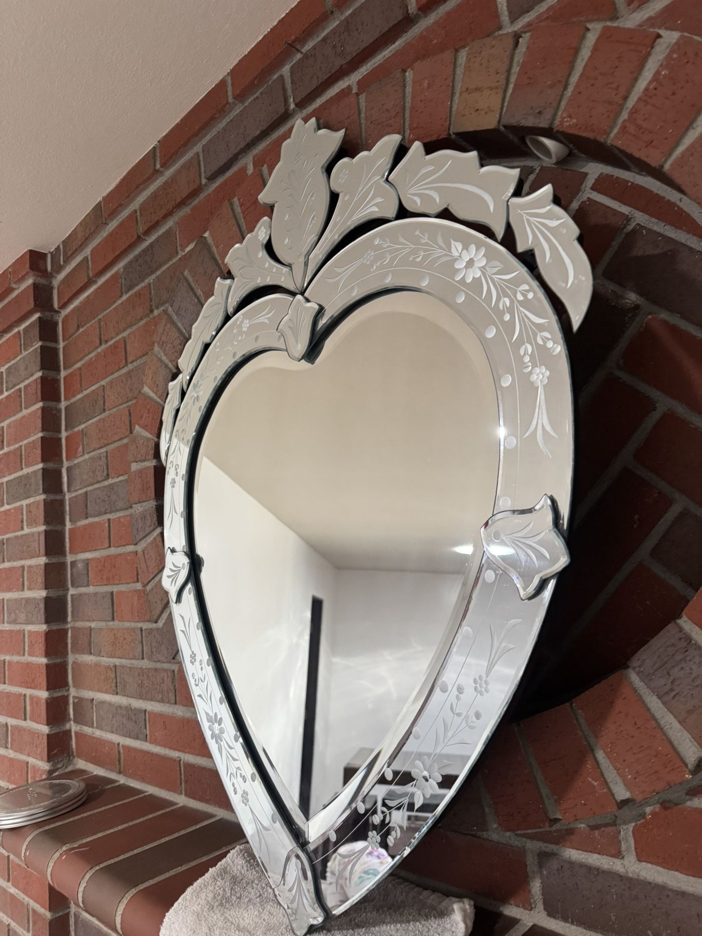 Vanity Heart ShapeMirror