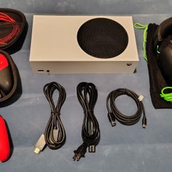 Microsoft Xbox Series S 512gb In White With Accessories Like New Working Perfectly 