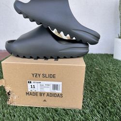 Yeezy Slides Dark Onyx 