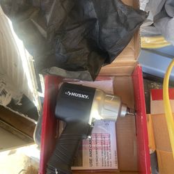 Husky  1/2 Impact Wrench  800lbs 