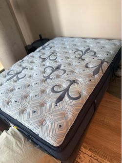Stearns & Foster Queen Mattress