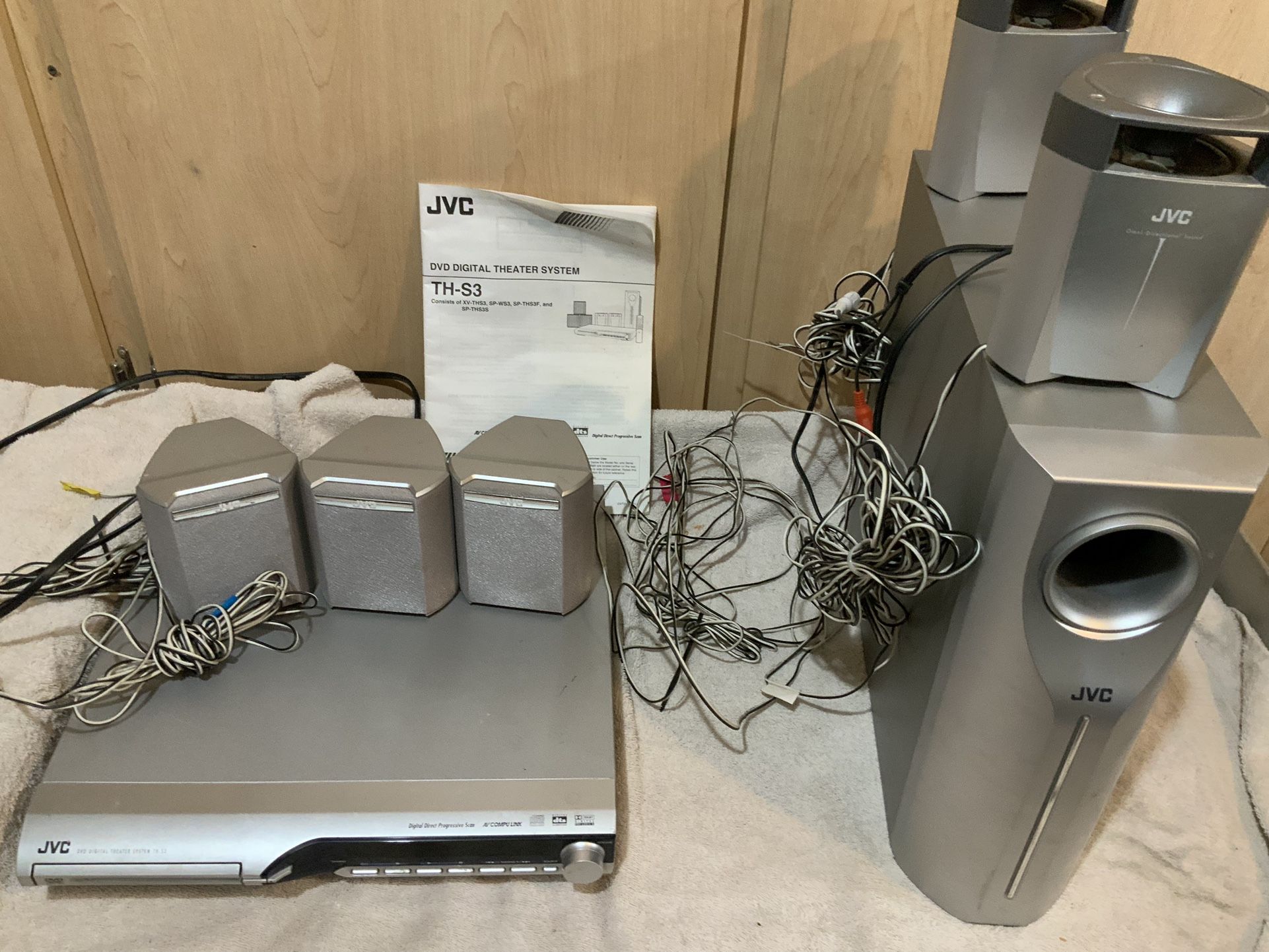 JVC dvd digital theater system TH-S3 -