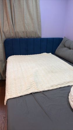 QUEEN SIZE BED NEW